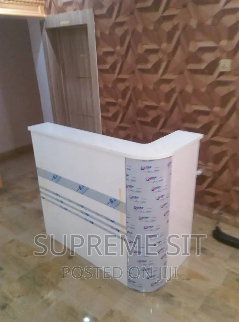 Luxury 1.2 Meter Reception Table.