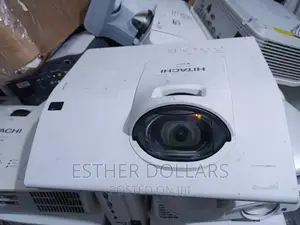 Short Throw Hitachi Projector for Classes