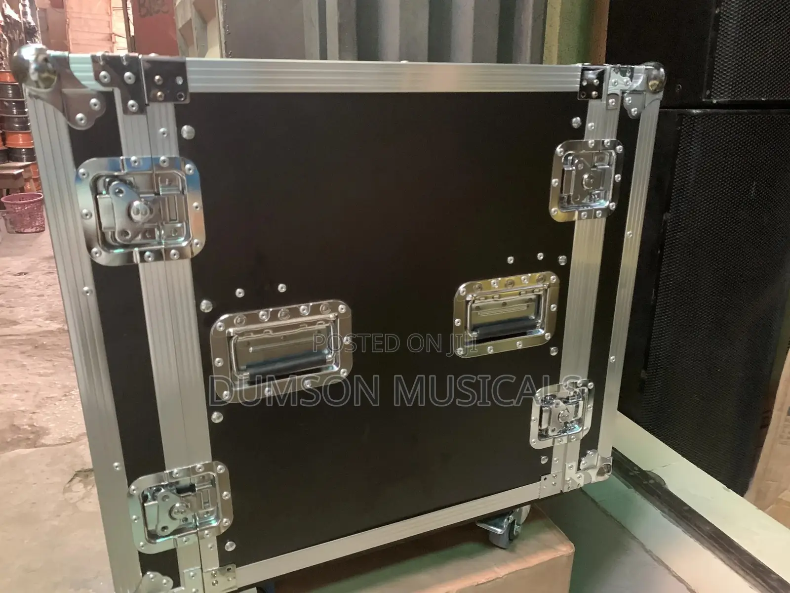 Amp Rack Movable 12 Units