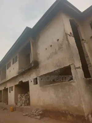 A Storey Building of 14 Room's to Converterble Flats 85%
