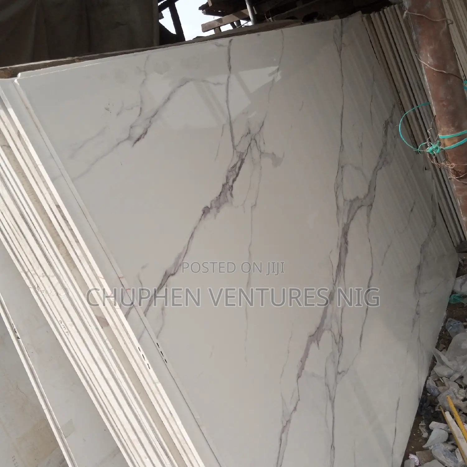 Quartz Carrara Light Wave