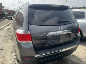 Toyota Highlander Limited 3.5l 4WD 2013 Gray