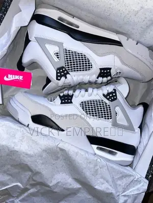 Air Jordan 4 Retro Gs "Military Black" Limited Laces