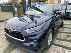 Toyota Highlander LE AWD 2020 Blue