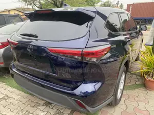 Toyota Highlander LE AWD 2020 Blue