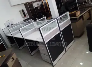 6 Seaters Workstation With Mobile Drawers and Keys Look.