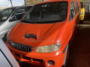 Hyundai H1 2003 Orange