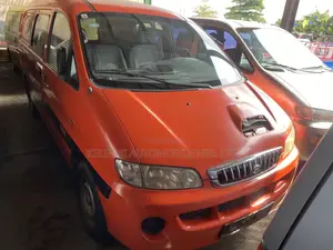 Hyundai H1 2003 Orange