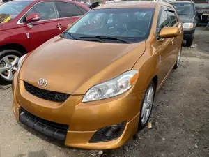 Toyota Matrix 2010 Gold