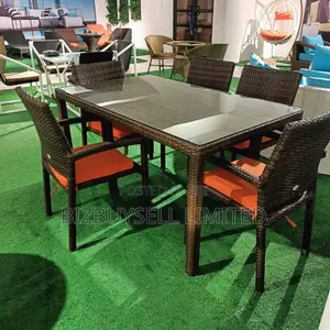 6 Seaters Rattern Dinning Table With Glass Top.