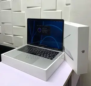 Laptop Apple MacBook Pro 2018 16GB Intel Core I7 SSD 512GB