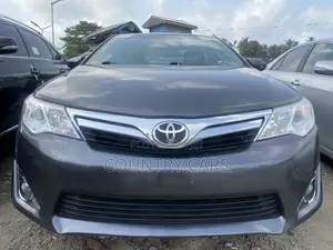Toyota Camry LE 4dr Sedan (2.5L 4cyl 6A) 2014 Gray