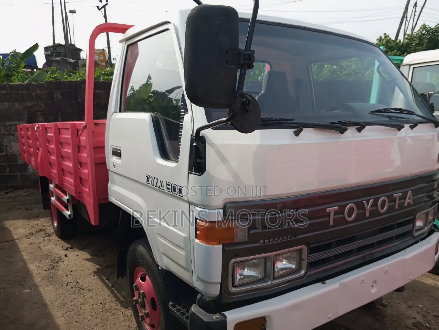 Toyota Regius 1999 Pink