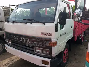 Toyota Regius 1999 Pink