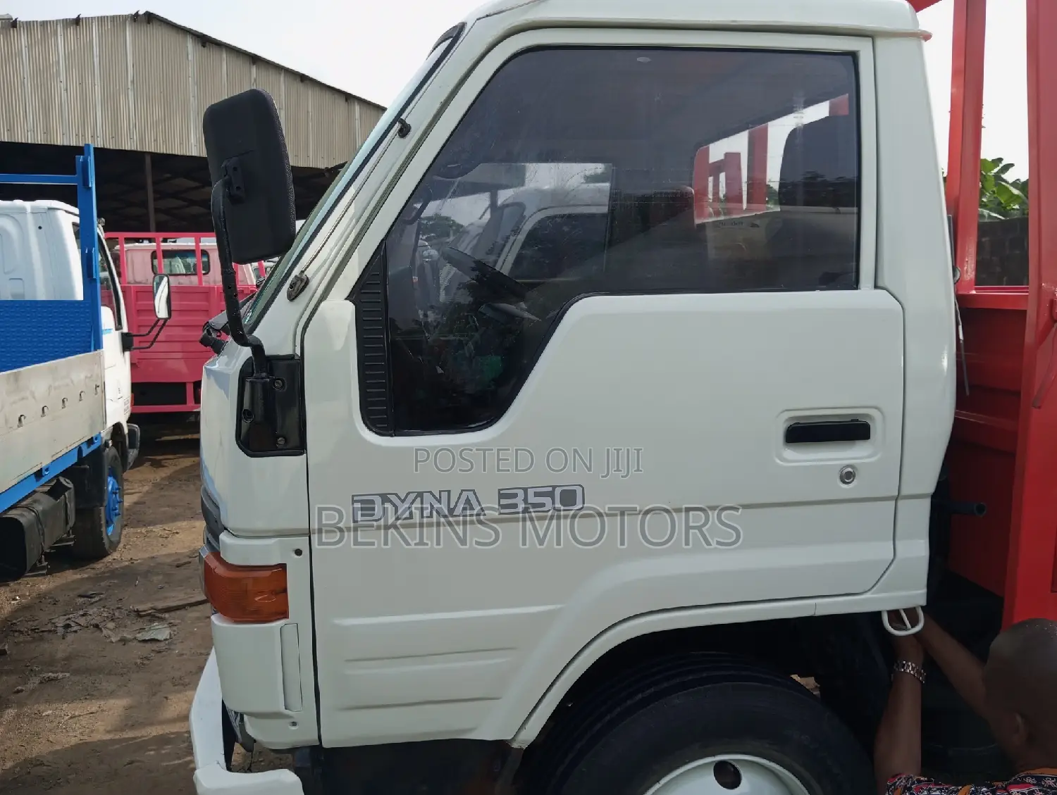 Toyota Regius 1999 Pink