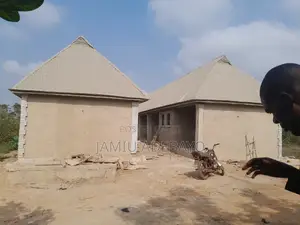 1bdrm Block of Flats in Mercy, Offa for rent
