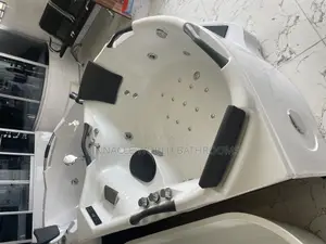4 Handle Executive Jacuzzi With Complete Accessories