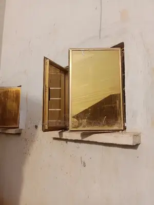 Gold Frameless Window