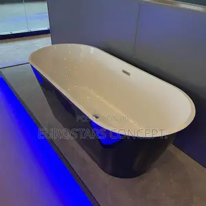 Black an White Luxury Bath Tub