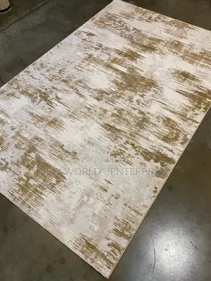 Modern Persian Quality Centre Rug