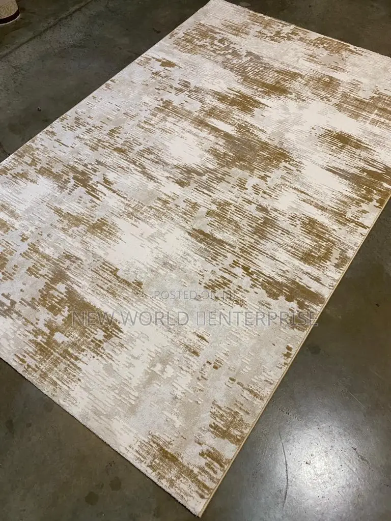 Modern Persian Quality Centre Rug