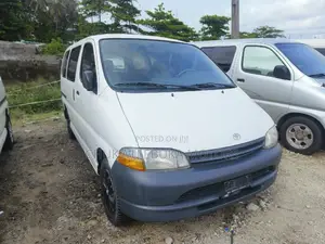 Toyota HiAce 2002 White