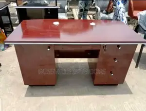 Quality Executive Wooden Office Table With Drawers