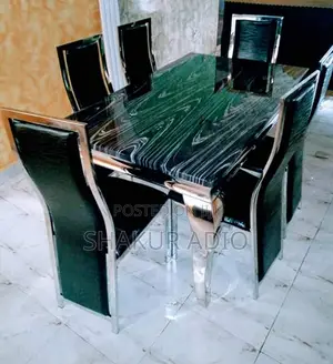 Quality Royal Dannig Table