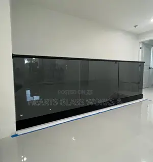 10mm Tempered Grey Glass Balustrade For Landing.