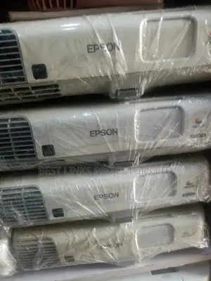 Epson Projector 3700 Lumens. Hdmi, Usb, VGA and Other Ports