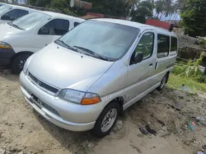 Toyota HiAce 2001 Silver