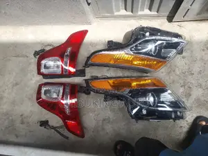 Headlight Ford Explorer 2013