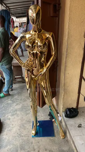 Size 8 Gold Female Mannequin With Big Breast