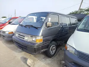 Toyota HiAce 2006 Blue