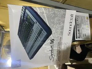 Soundcraft Signature 16 16-Input Mixer With Effects