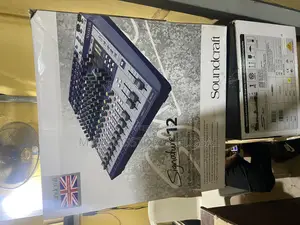 Soundcraft Signature 12 12-Input Mixer With Effects