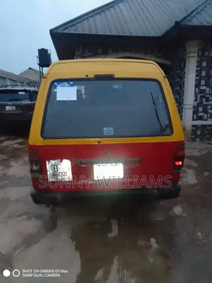 Nissan Vanette 1995 Red