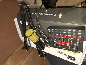 STUDIO CONDENSER MICROPHONE (With Sound Card)