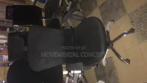 Executive Office Swivel Chair With Headrest