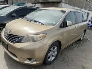 Toyota Sienna LE 7 Passenger 2011 Gold