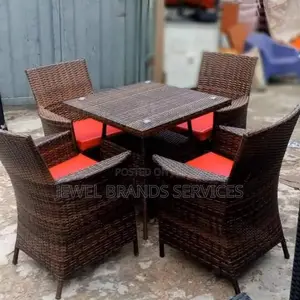Restaurant Chairs With Center Table