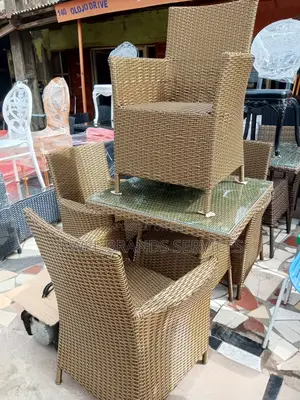 Restaurant Chairs With Center Table