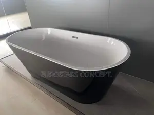Black an White England Luxury Bath Tub