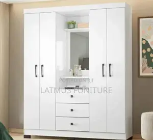 Wardrobe With Glasse