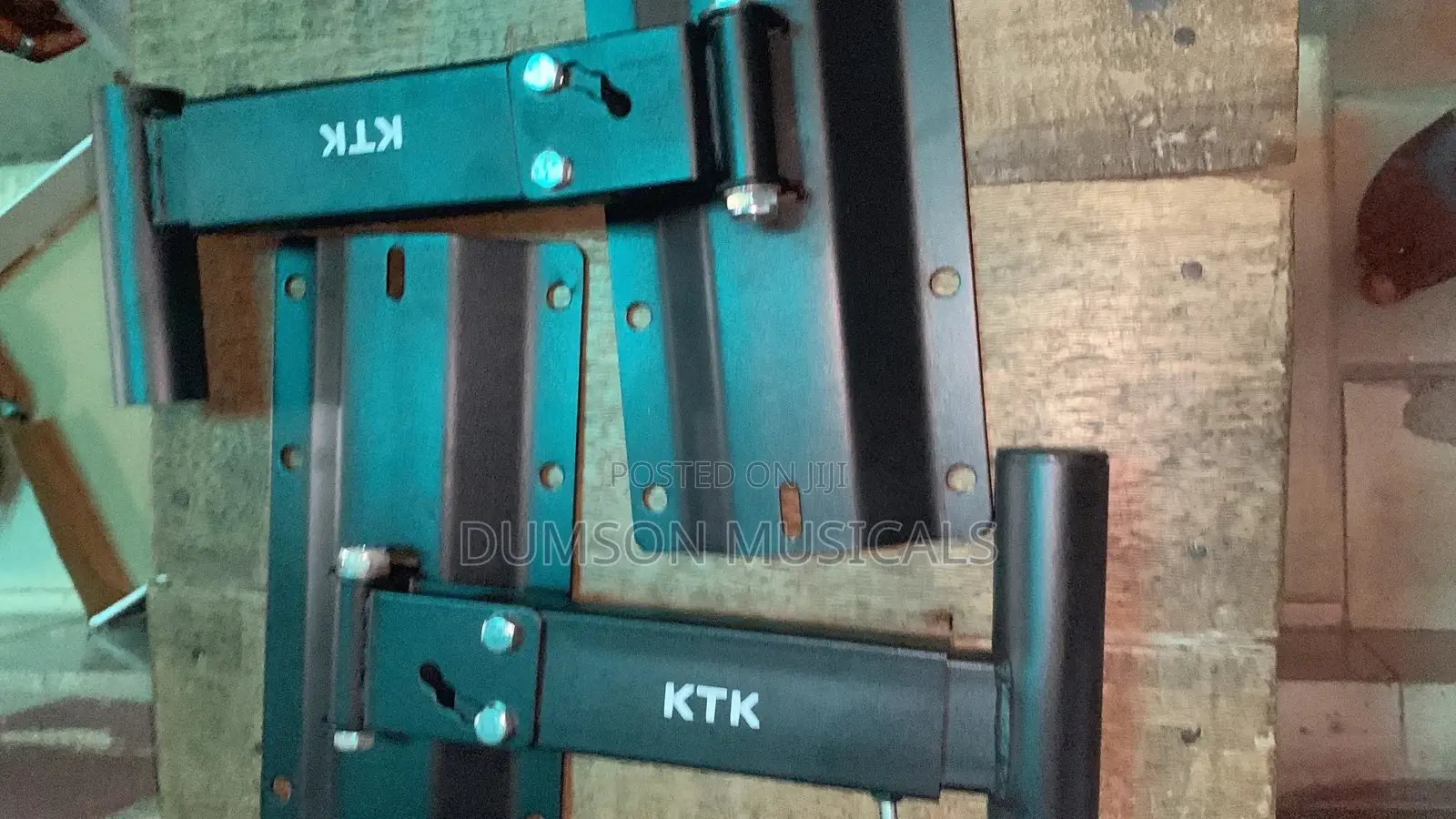 Speaker Hanger