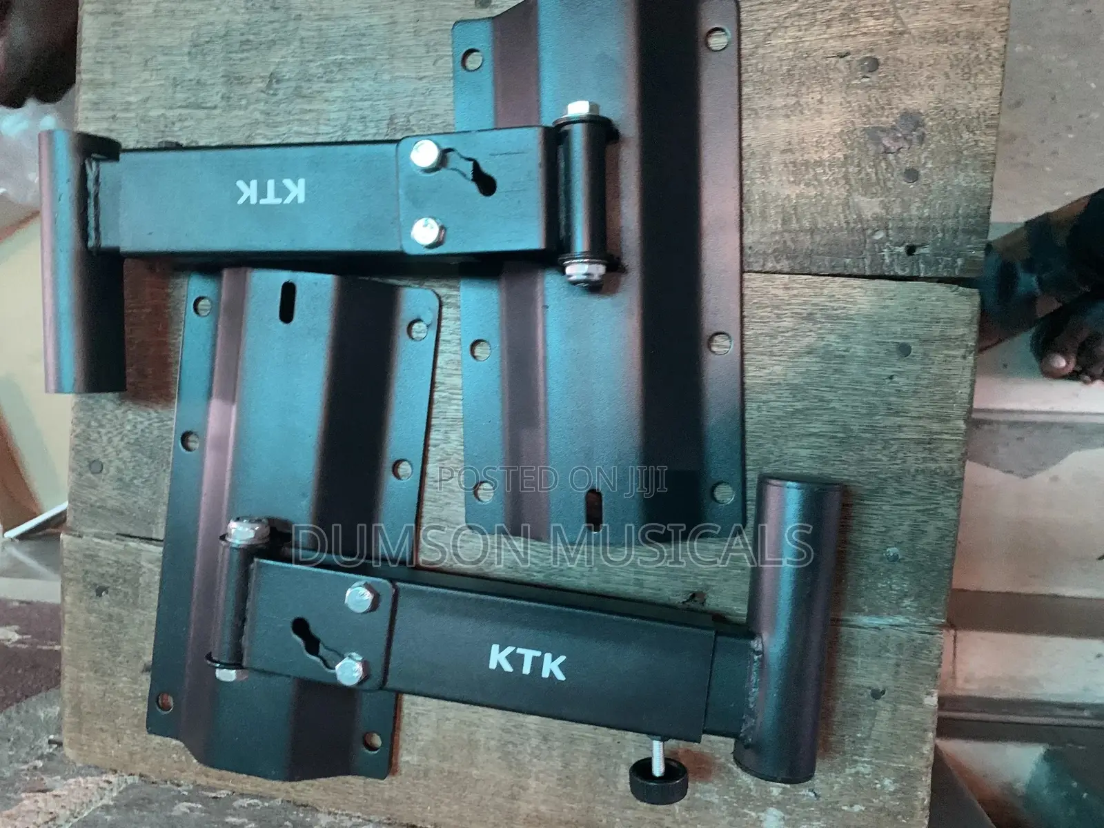 Speaker Hanger