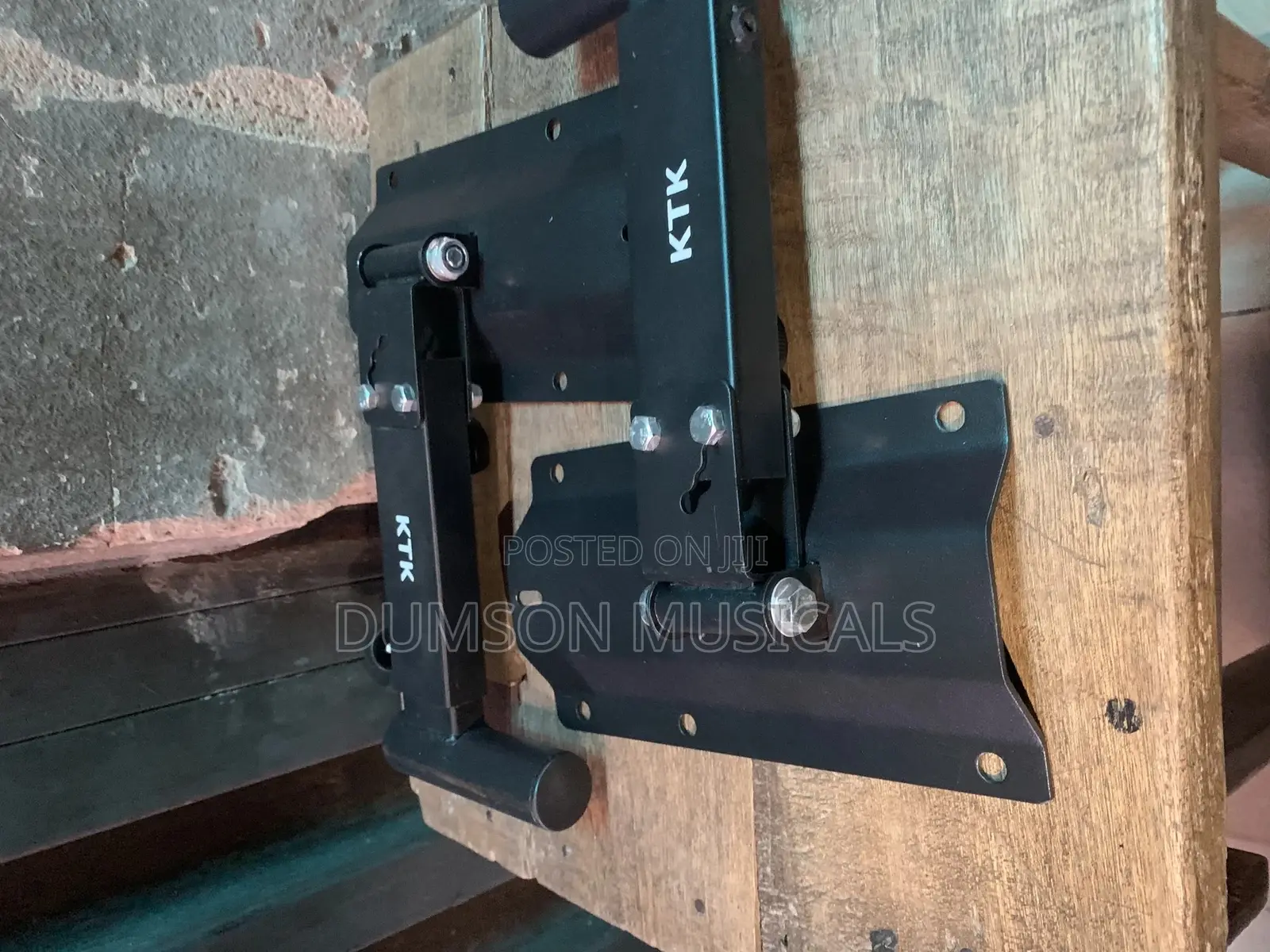 Speaker Hanger