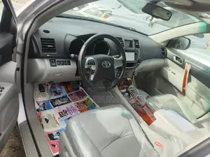 Toyota Highlander Limited 3.5l 4WD 2013 Silver