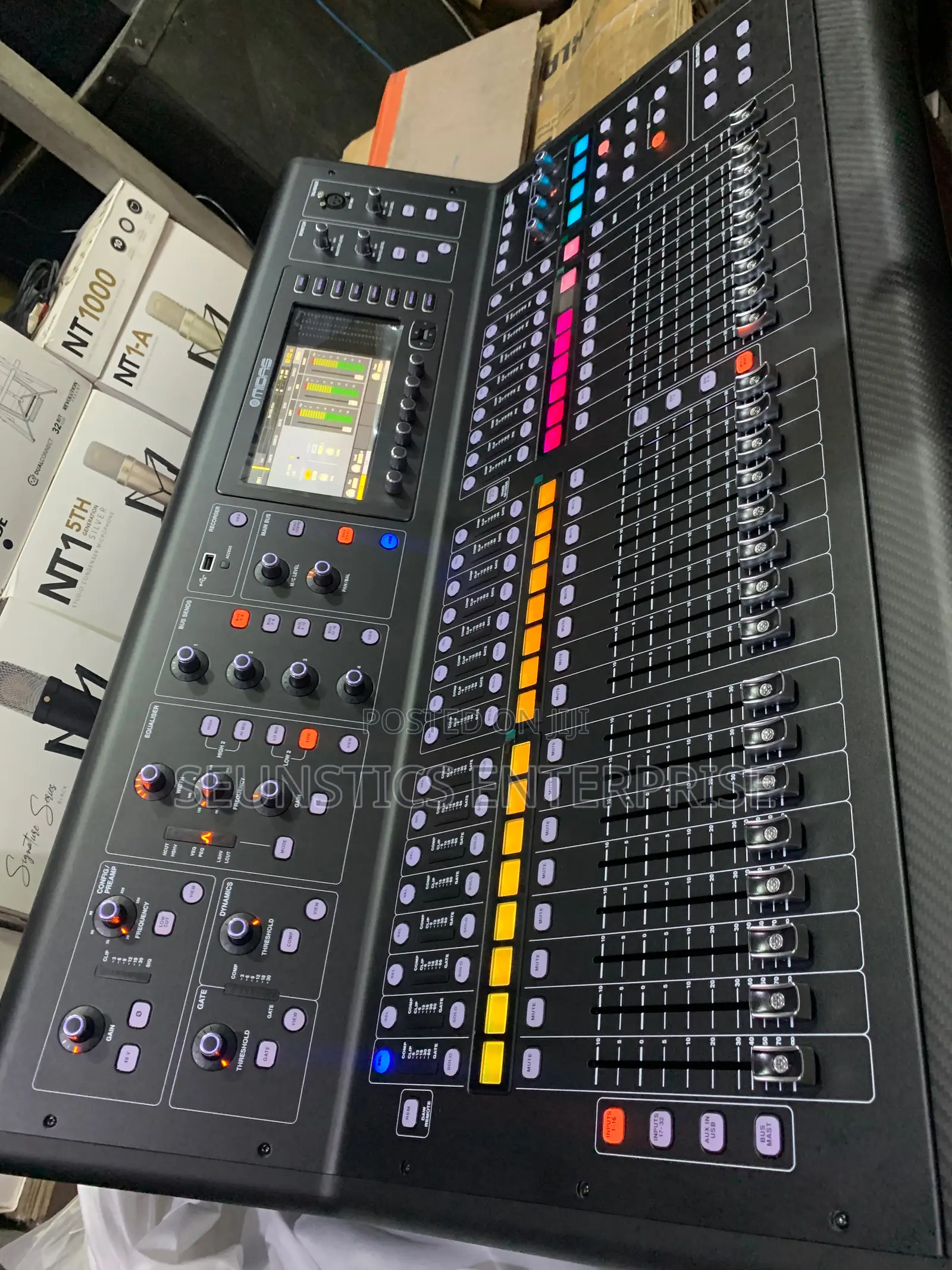 Quality Midas M32 Mixer (Console)