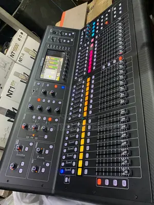 Quality Midas M32 Mixer (Console)